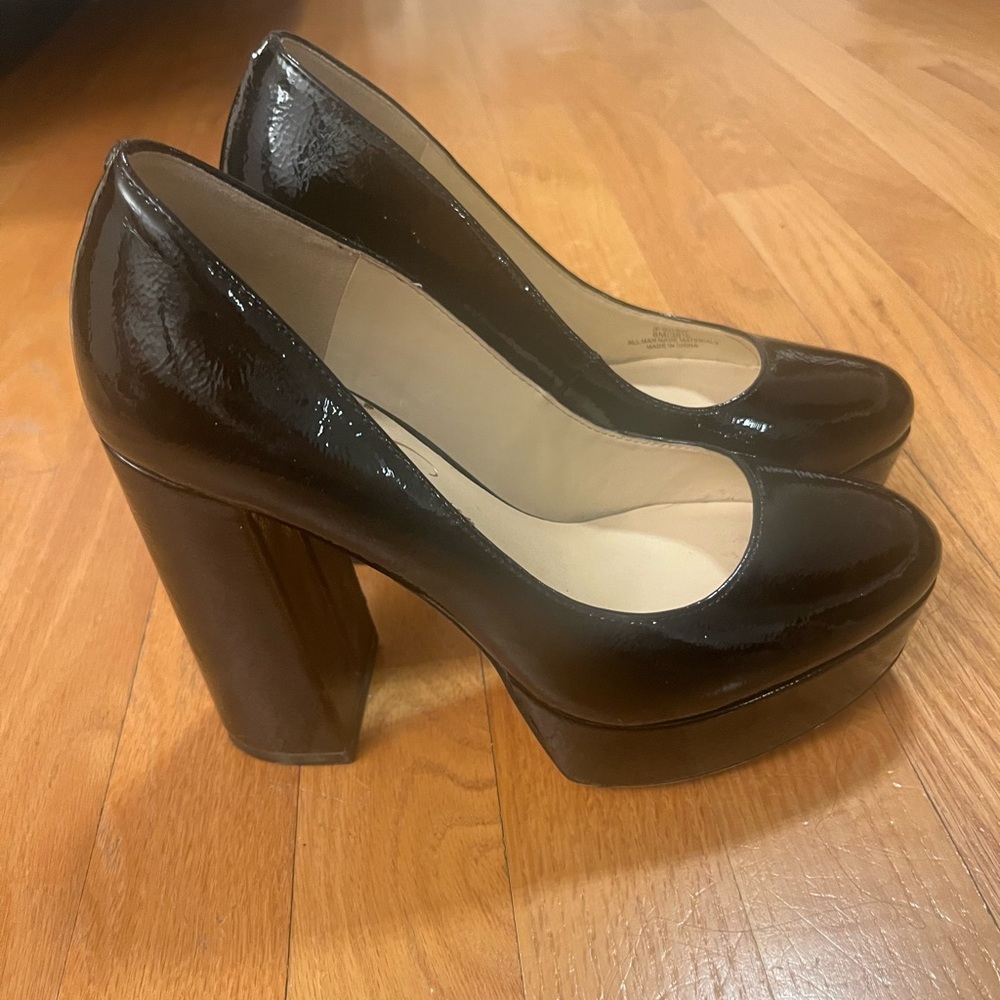 Jessica Simpson -Elegant Black patented Platform Heels